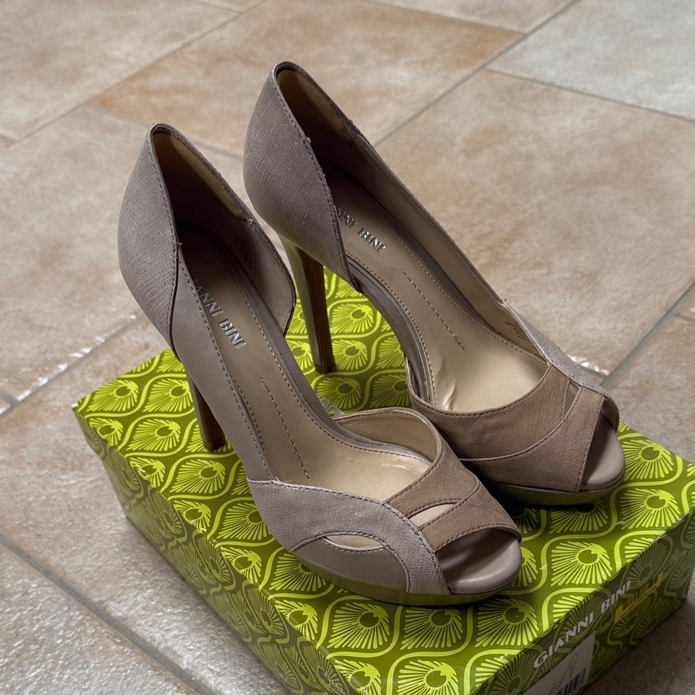 Gianni Bini Beige Peep Toe Heels
